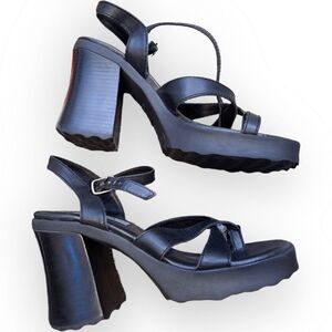MIA Y2K Chunky Strappy Mall Goth Heels size 7 Medium